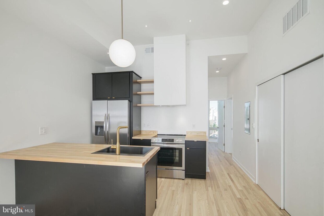 Foto principal - 2331 Frankford Ave