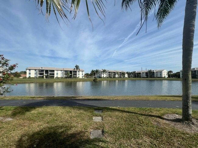 Foto del edificio - 1110 Green Pine Blvd