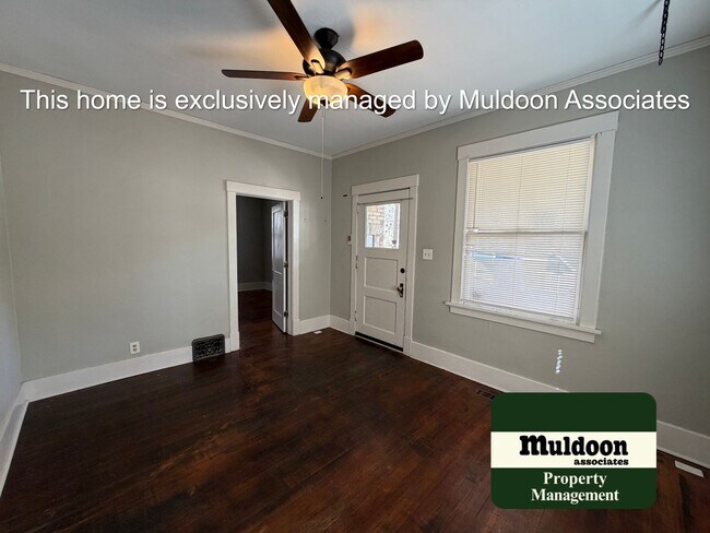 Building Photo - Beautiful downtown charmer