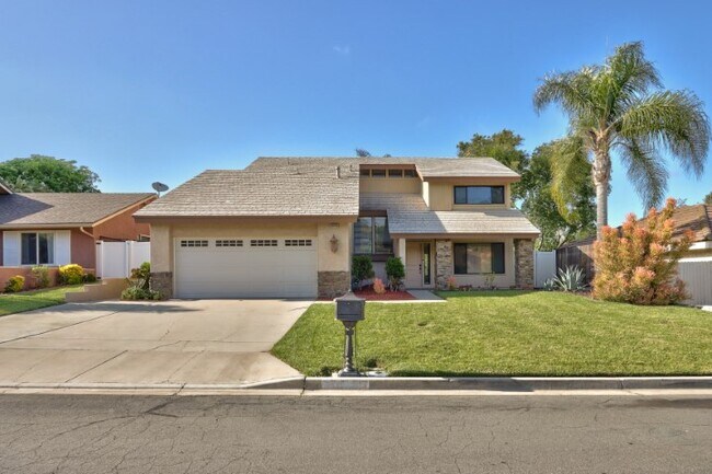 Building Photo - 30096 La Primavera St