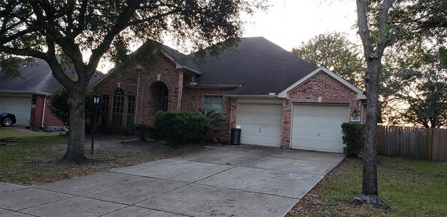 Building Photo - 18027 Landing Brook Dr