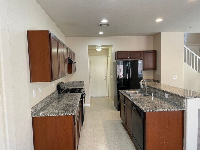 Foto del edificio - **Available February 9, 2026**