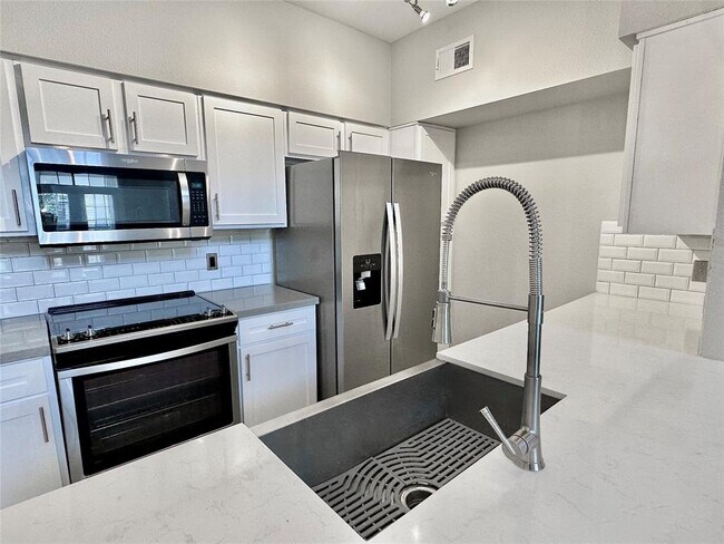 Building Photo - 15200 Memorial Dr