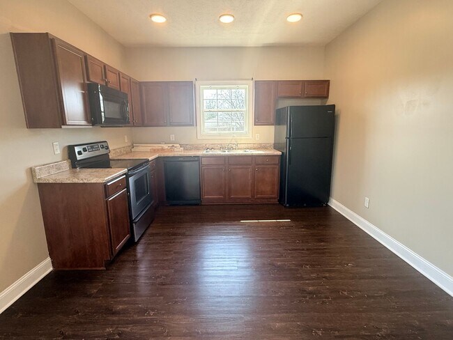 Building Photo - 526 Dennis Way