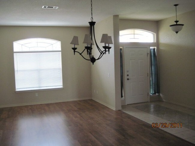 Foto del edificio - 761 County Rd 3340