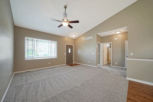 Foto del edificio - Home with newly finished basement!
