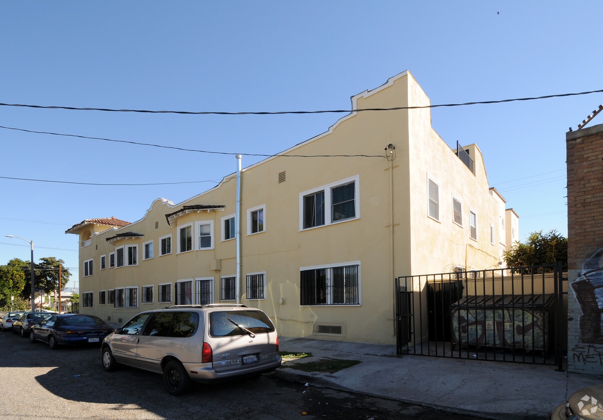 Building Photo - 228 W 28th St