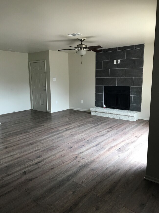 Foto del edificio - 5122 Blair Ln