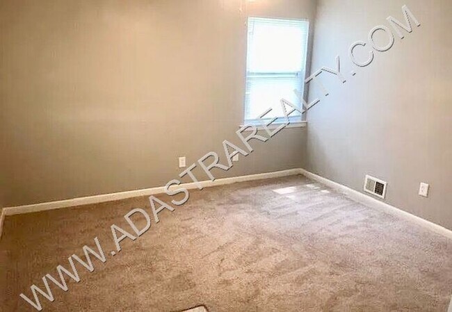 Foto del edificio - Affordable Lees Summit Duplex-Available NOW!!