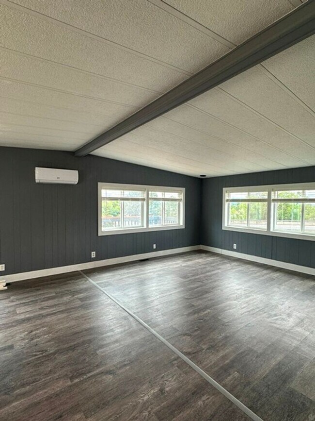 Building Photo - 1616 Frontage Rd