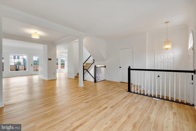 Building Photo - 46572 River Meadows Terrace