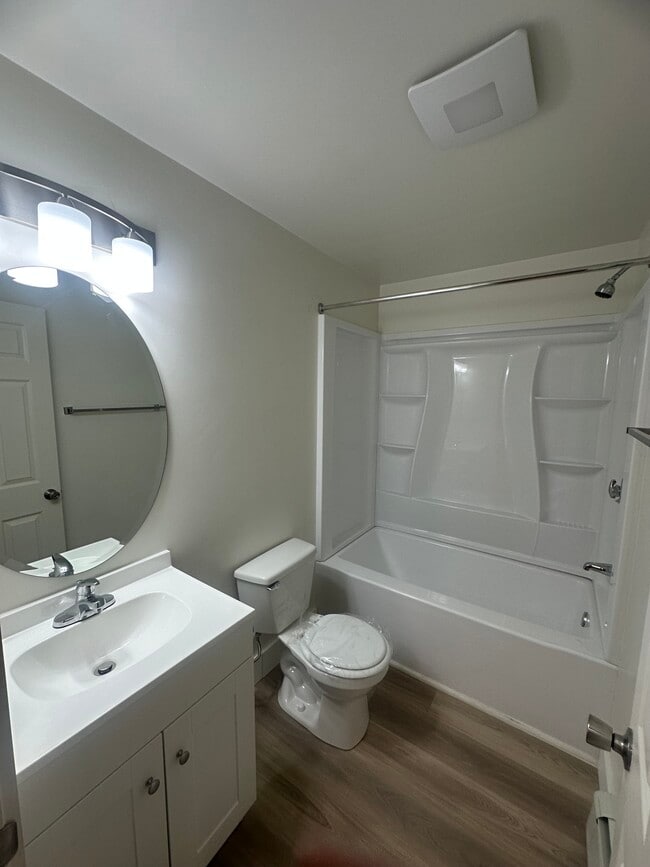 Building Photo - River Park Landings