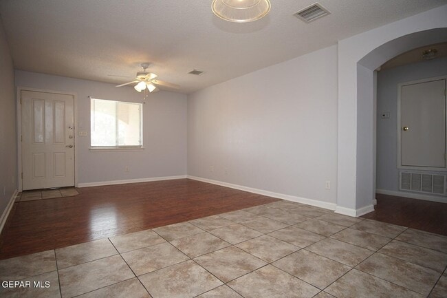 Foto del edificio - 3400 Blue Earth Ln