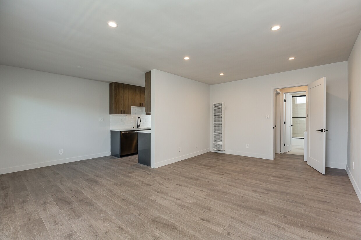 Foto principal - 3652 Clarington Ave