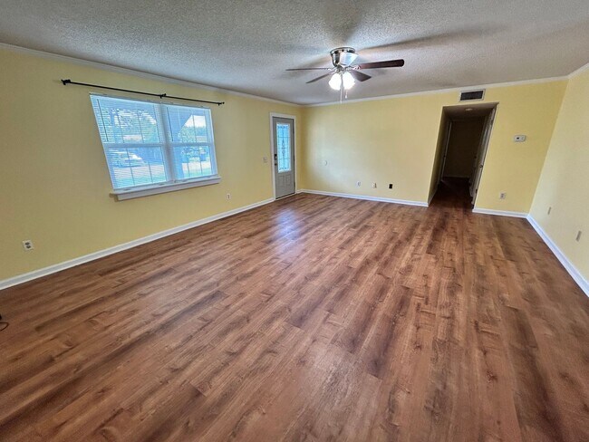 Foto del edificio - 208 Randy Rd