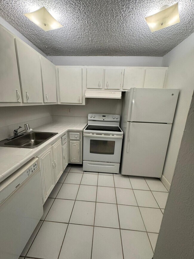 Building Photo - 488 NW 165th St