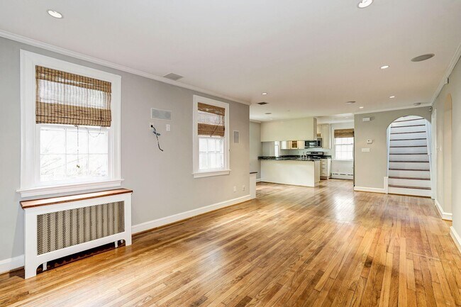 Foto del edificio - 4350 River Rd NW