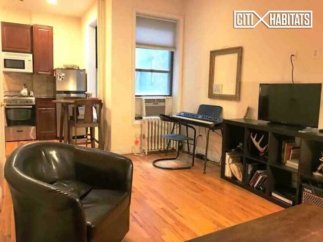 Foto del edificio - 235 E 4th St