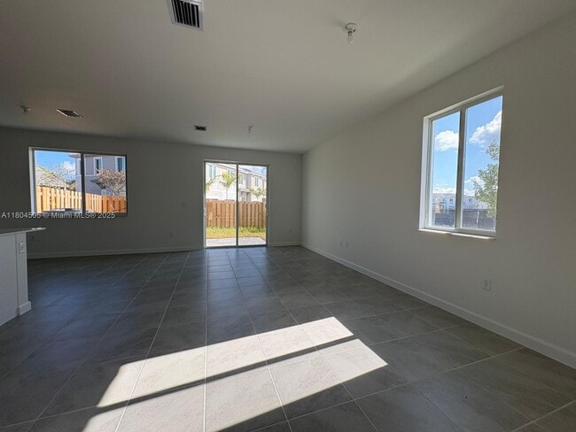 Foto del edificio - 720 SE 13th St Cir