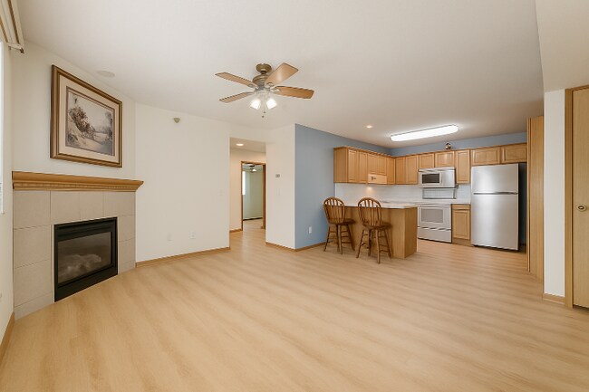 Foto del edificio - 5908 Sutton Pl