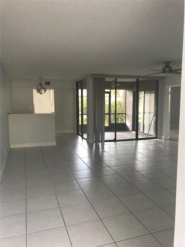 Foto del edificio - 9576 SW 1st Ct