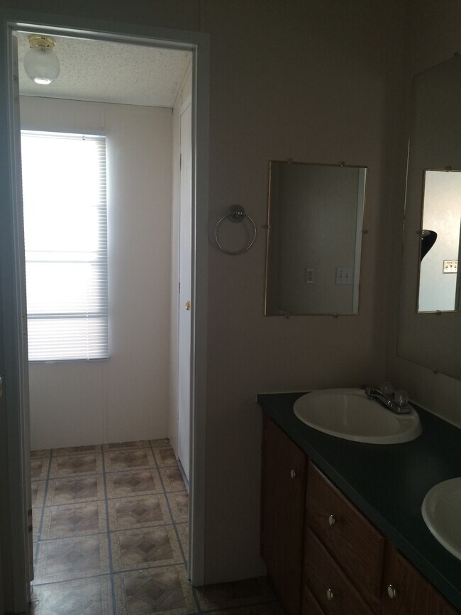 Foto del edificio - 1331 Ponderosa Ave NW