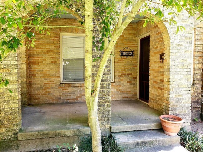 Building Photo - 6250 Palo Pinto Ave