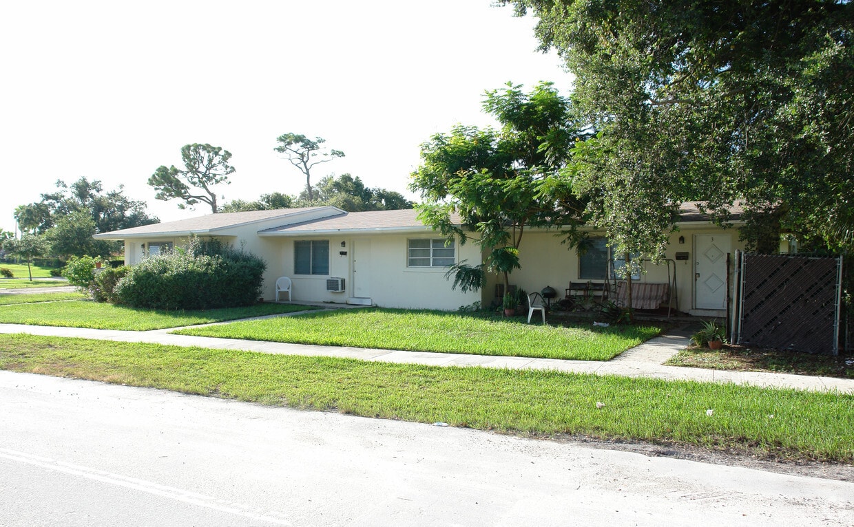 Building Photo - 1827-1831 Park Ln