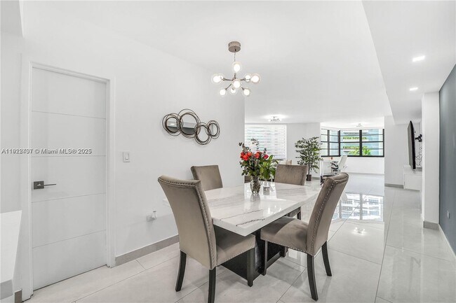 Building Photo - 999 Brickell Bay Dr