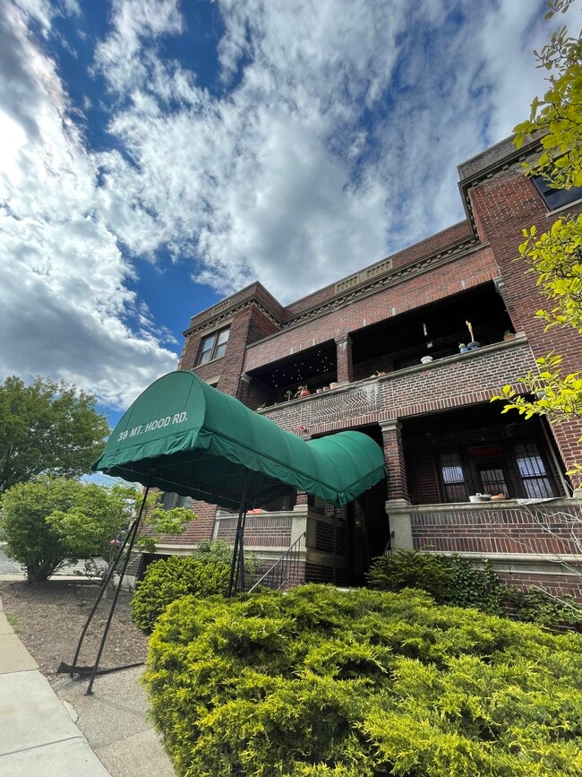 Foto del edificio - 39 Mount Hood Rd