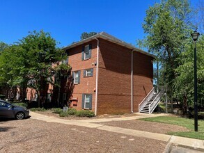 Building Photo - 162 E University Dr