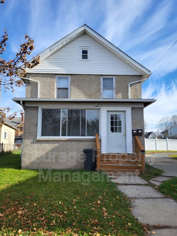 Primary Photo - 415 Broadway St