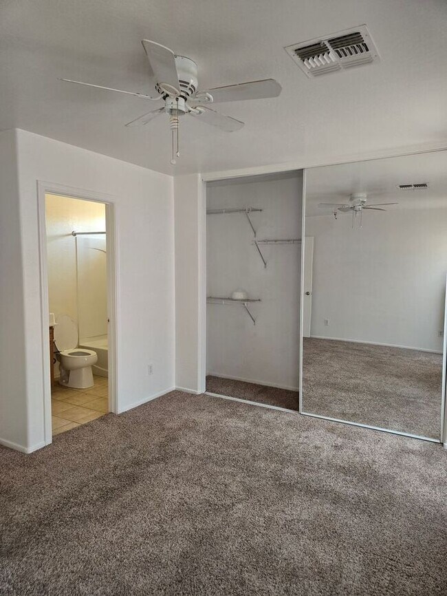 Foto del edificio - 2 Bedroom, 2 Bath Available Now!