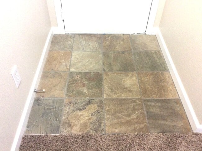 Building Photo - Beautiful 1 BDRM/1 BATH Condo at Madera West in Federal Way!