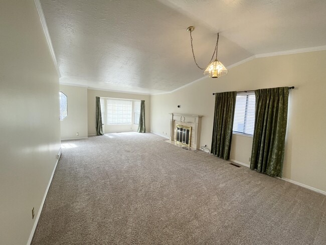 Building Photo - 1119 E Murray Holladay Rd