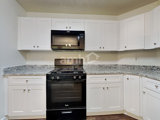 Building Photo - 5718 Graceland Dr