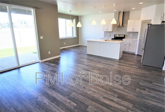 Building Photo - 1570 S Pilar Wy