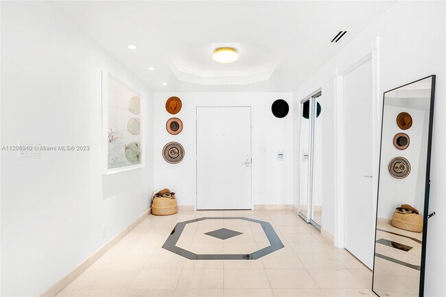 Foto del edificio - 10155 Collins Ave