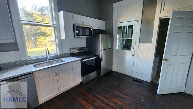 Foto del edificio - 826 E Duffy St