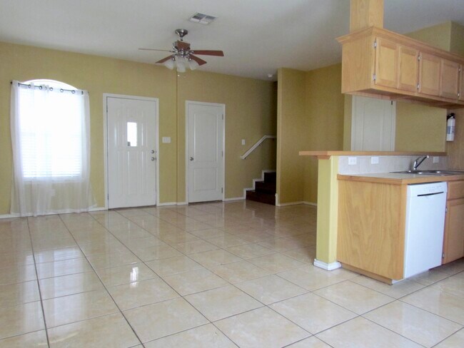 Building Photo - 808 W Arroyo Park Ln
