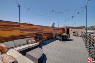 Building Photo - 7505 Hampton Ave