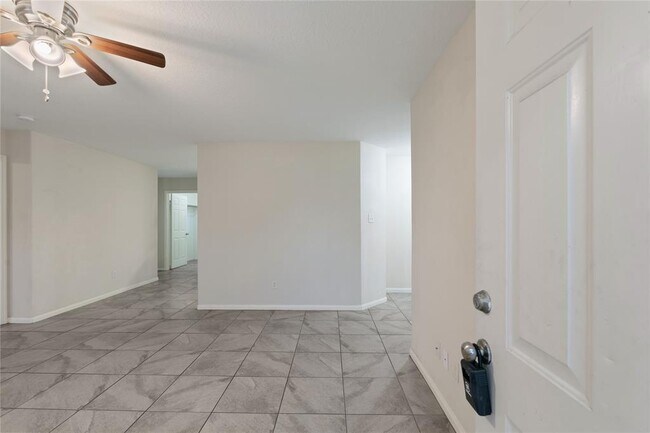 Foto del edificio - 12502 Hackberry Dr