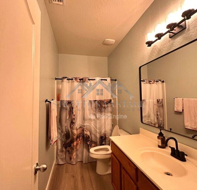 Foto del edificio - 1036 S 177th Dr