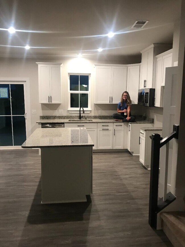 Building Photo - 116 Roseridge Dr