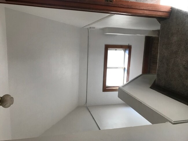 Building Photo - 2043 St Clair St