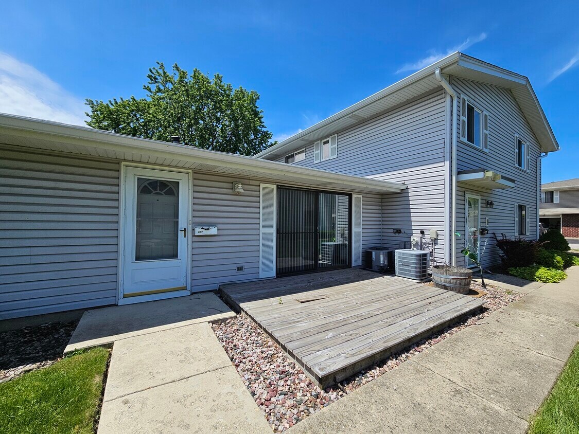 Foto principal - 829 Pondview Ct