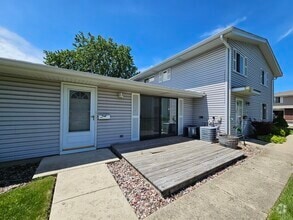 Building Photo - 829 Pondview Ct