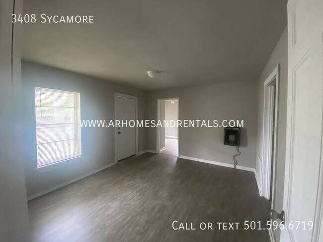 Building Photo - 3408 Sycamore | $795 | 2 beds, 1 full bath