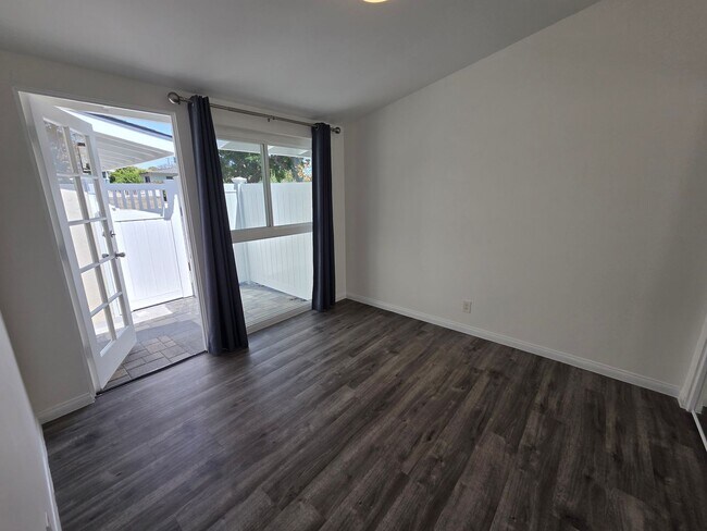 Foto del edificio - 4+2 Single Family home on desirable Ventura street Near Hospital
