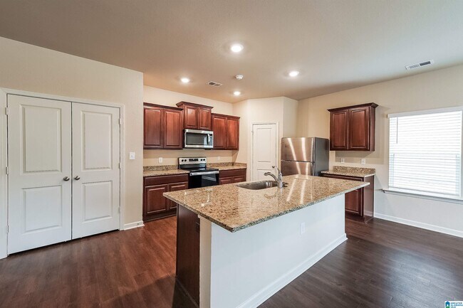 Foto del edificio - 544 Clover Cir